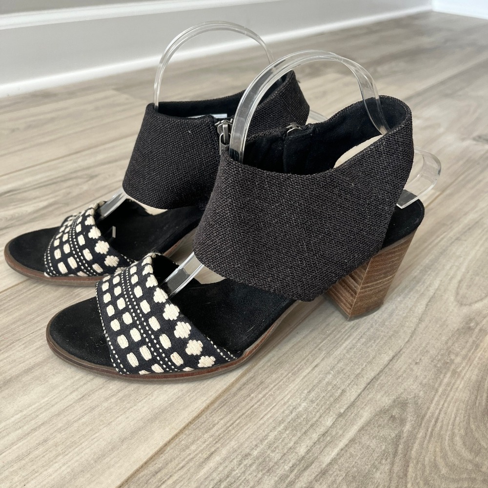 TOMS Majorca Block Heel Sandals Woven Boho Black White 10 Side Zip